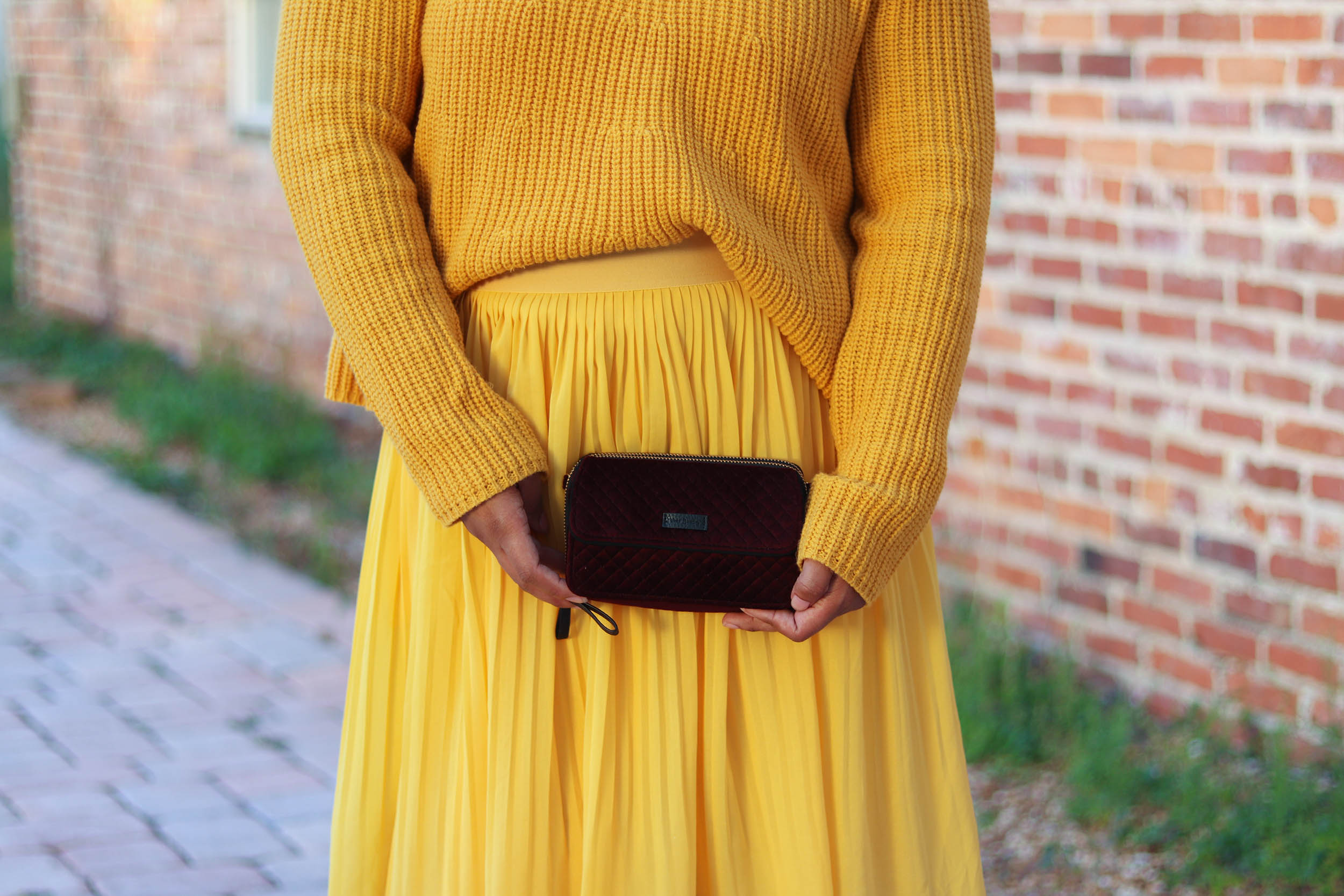 The Super Easy Way to Wear Monochrome Mustard | Bianca Dottin