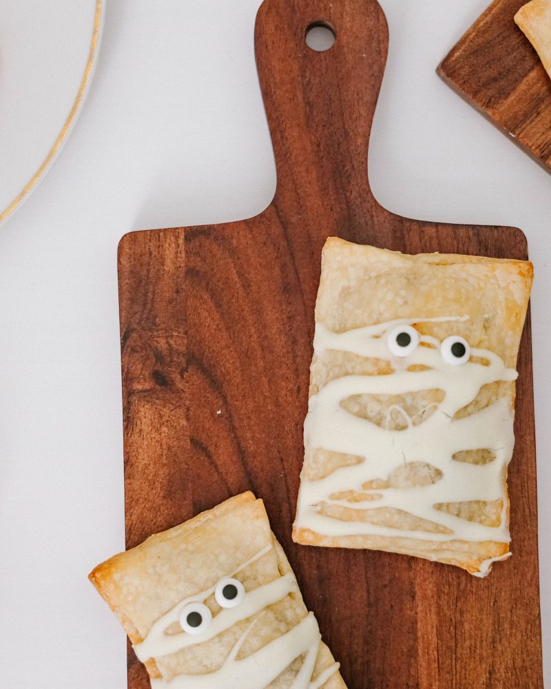 Apple Mummy Pop Tarts for Halloween